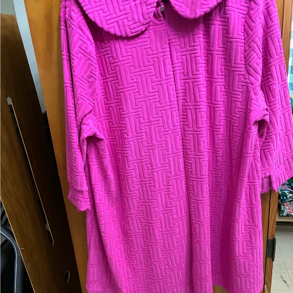 Vibrant Pink Textured Top with Buttons - Picture 4 of 4